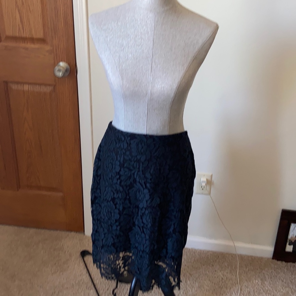 Banana republic navy lace skirt. Nwot